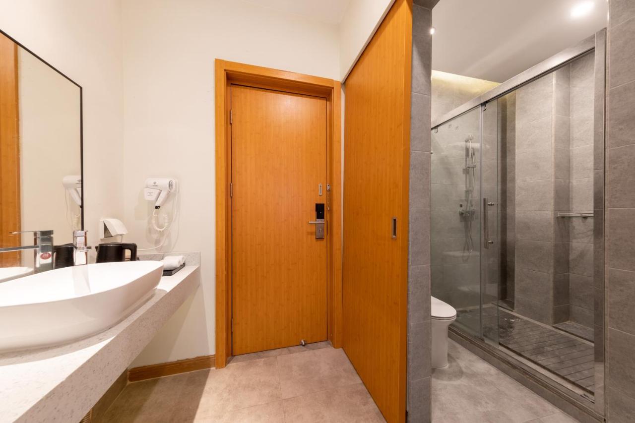 Xana Lite Hotel - Guangzhou Fangcun Huadiwan Metro Station Экстерьер фото